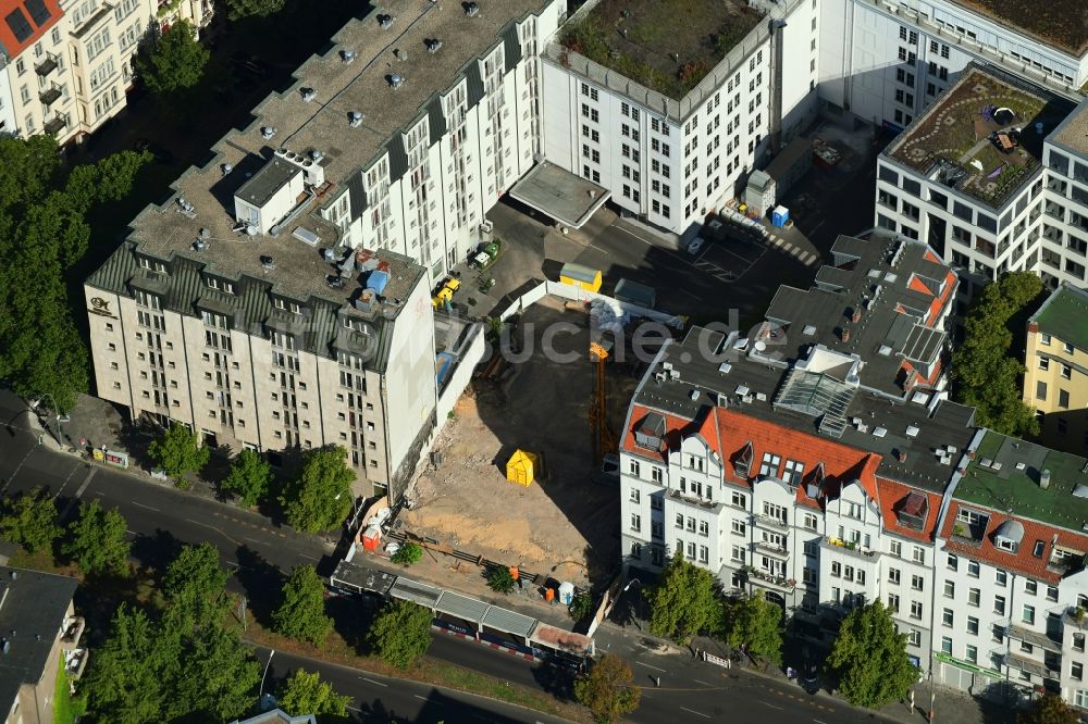 Luftbild Berlin - Lückenbebauung entlang der Mehrfamilienhaus- Wohnhaus- Siedlung Fiftysix im Ortsteil Charlottenburg in Berlin, Deutschland