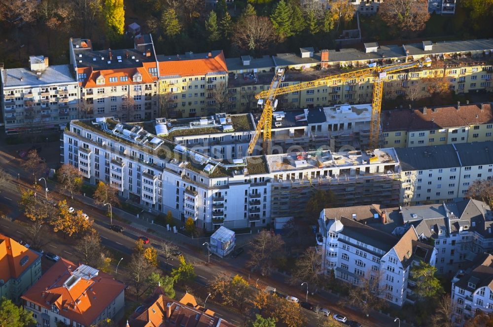 Berlin aus der Vogelperspektive: Lückenbebauung Maison Roseneck im Ortsteil Schmargendorf in Berlin, Deutschland