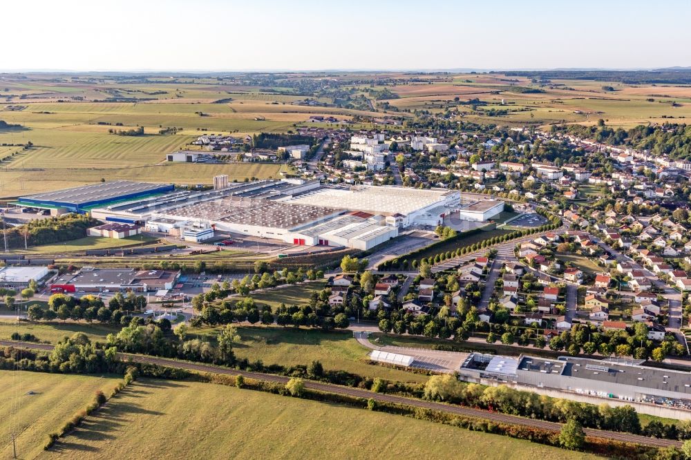 Contrexeville von oben - Lebensmittel-Hersteller Nestlé Waters Supply Est in Contrexeville in Grand Est, Frankreich