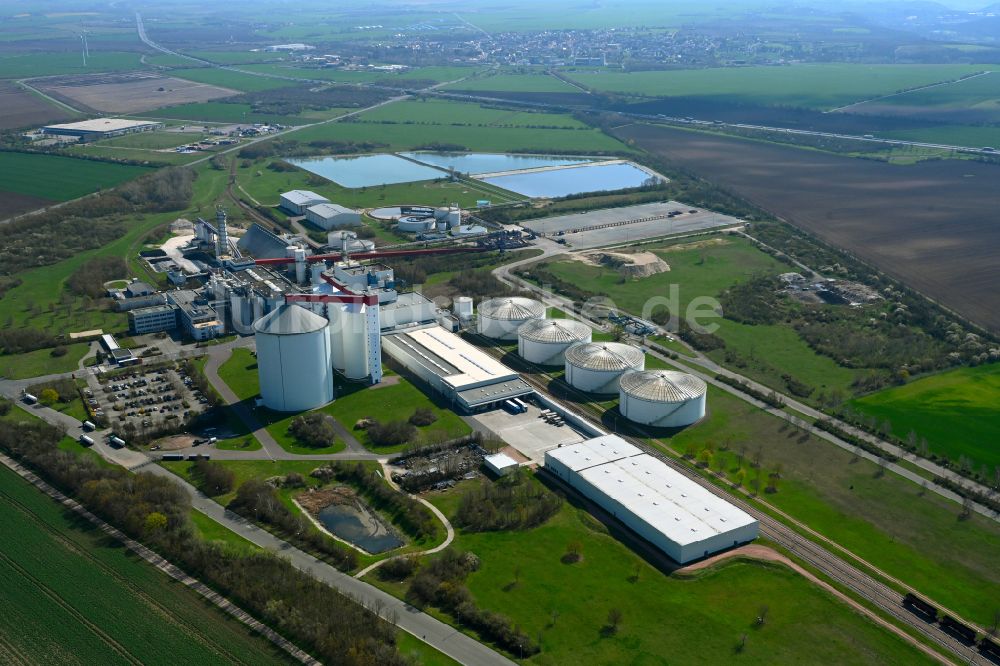 Luftaufnahme Könnern - Lebensmittel- Hersteller und Zuckerfabrik in Könnern im Bundesland Sachsen-Anhalt, Deutschland