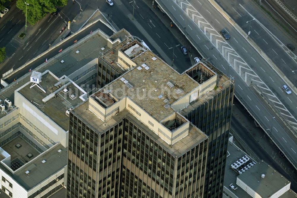 Luftbild Berlin - Leer stehendes Hochhaus Steglitzer Kreisel in Berlin- Steglitz
