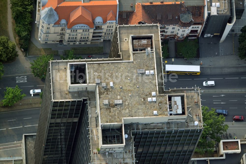 Luftbild Berlin - Leer stehendes Hochhaus Steglitzer Kreisel in Berlin- Steglitz