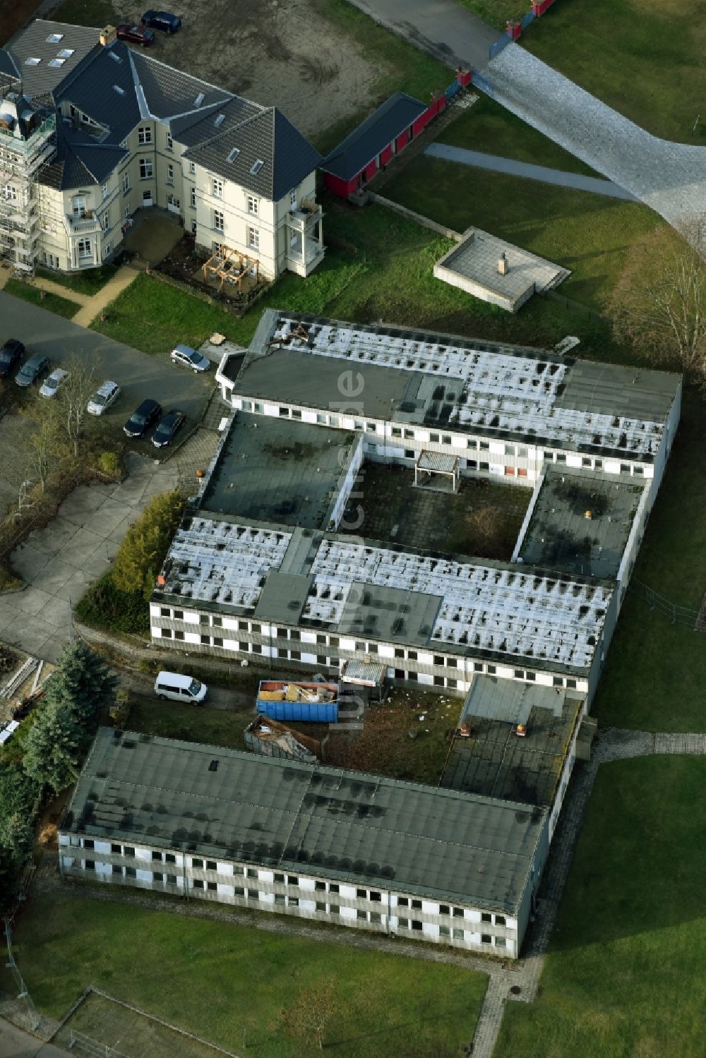 Luftaufnahme Frankfurt (Oder) - Leerstehendes, ungenutztes Gebäude eines Containersiedlung der Sportarena in Frankfurt (Oder) im Bundesland Brandenburg