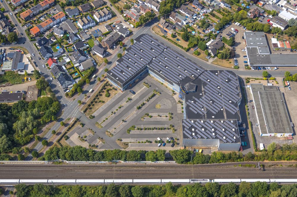 Hamm von oben - Leerstehendes, ungenutztes Gebäude einer Gewerbehalle in Hamm im Bundesland Nordrhein-Westfalen, Deutschland