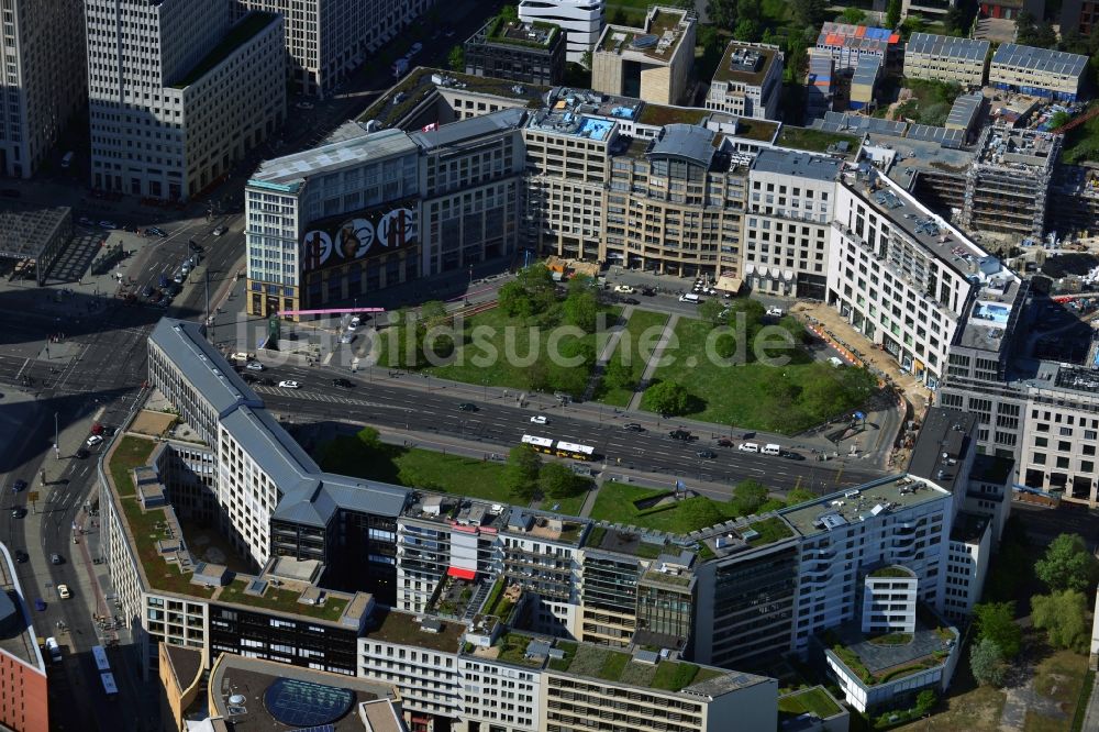 Berlin von oben - Leipziger Platz mit Botschaft von Kanada im Stadtbezirk Mitte von Berlin