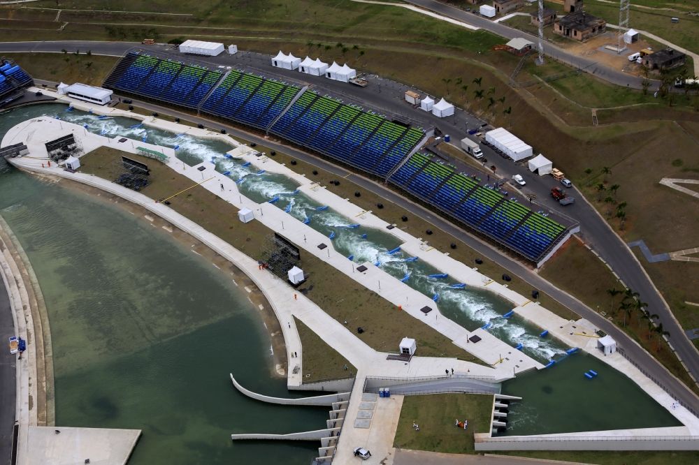 Luftbild Rio de Janeiro - Leistungssport- Zentrum und Kanu- und Kajak- Wassersport- Rennstrecke am Deodoro Sports Complex in Rio de Janeiro in Brasilien