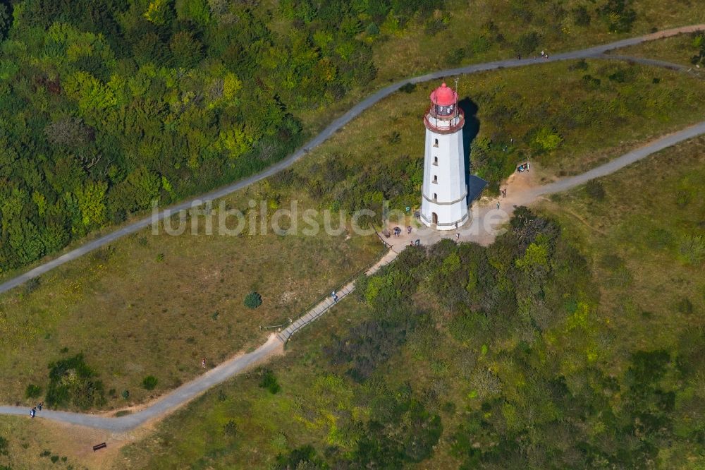 Luftaufnahme Insel Hiddensee - Leuchtturm als historisches Seefahrtszeichen im Dornbuschwald der Insel Hiddensee im Bundesland Mecklenburg-Vorpommern, Deutschland