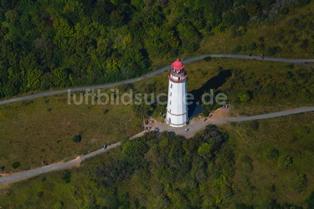 Insel Hiddensee von oben - Leuchtturm als historisches Seefahrtszeichen im Dornbuschwald der Insel Hiddensee im Bundesland Mecklenburg-Vorpommern, Deutschland