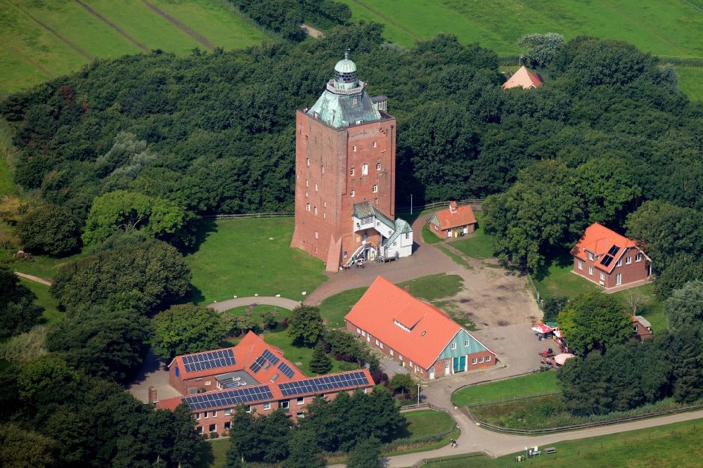 Hamburg aus der Vogelperspektive: Leuchtturm als historisches Seefahrtszeichen im Küstenbereich der Nordsee-Insel Neuwerk in Hamburg