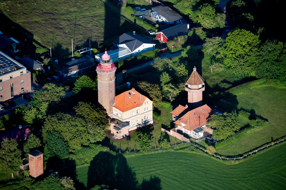 Dahmeshöved von oben - Leuchtturm als historisches Seefahrtszeichen Leuchtturm Dahmeshöved in Dahmeshöved im Bundesland Schleswig-Holstein, Deutschland