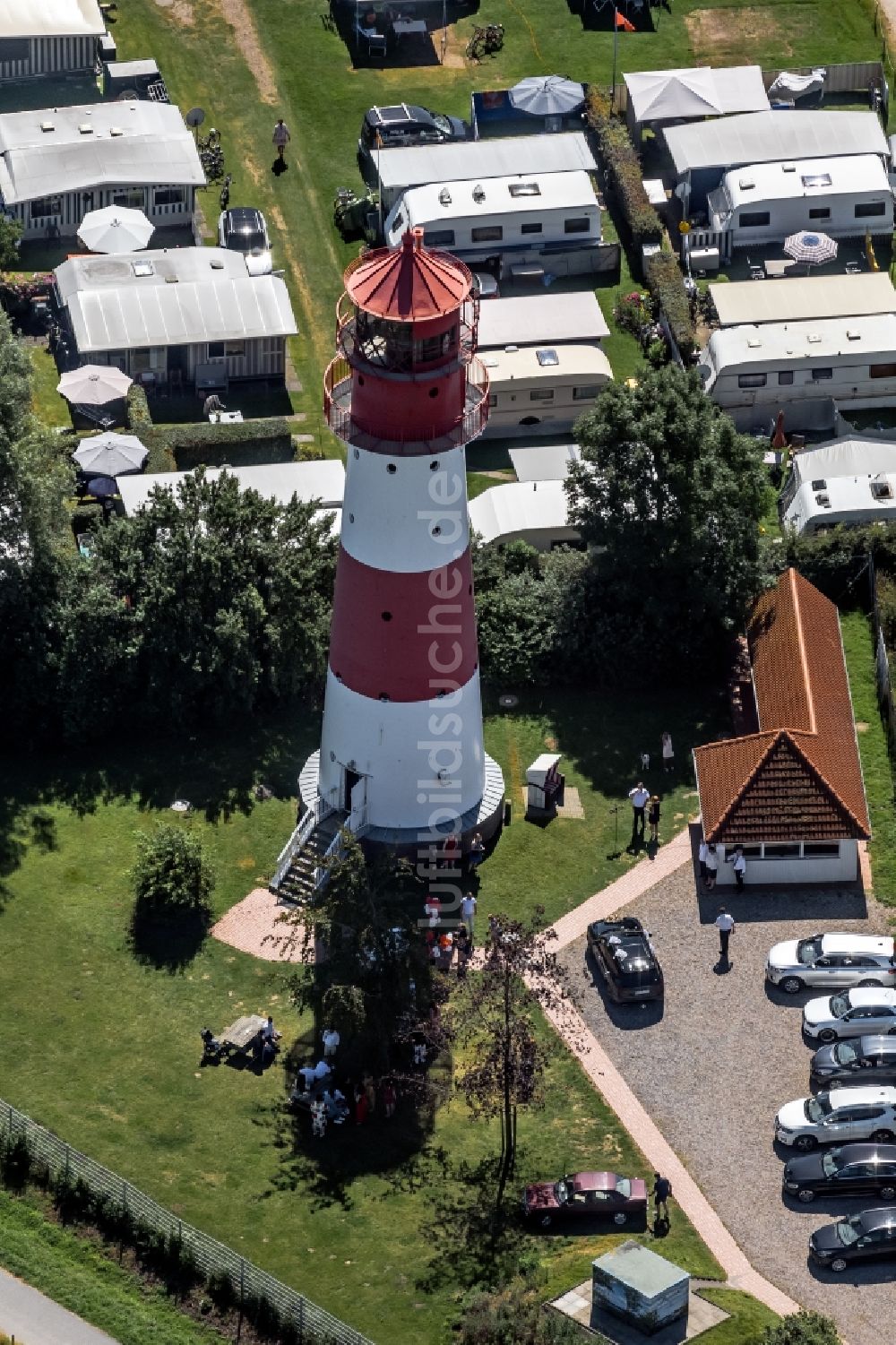 Pommerby von oben - Leuchtturm als historisches Seefahrtszeichen Leuchtturm Falshöft am Sibbeskjär in Pommerby im Bundesland Schleswig-Holstein, Deutschland