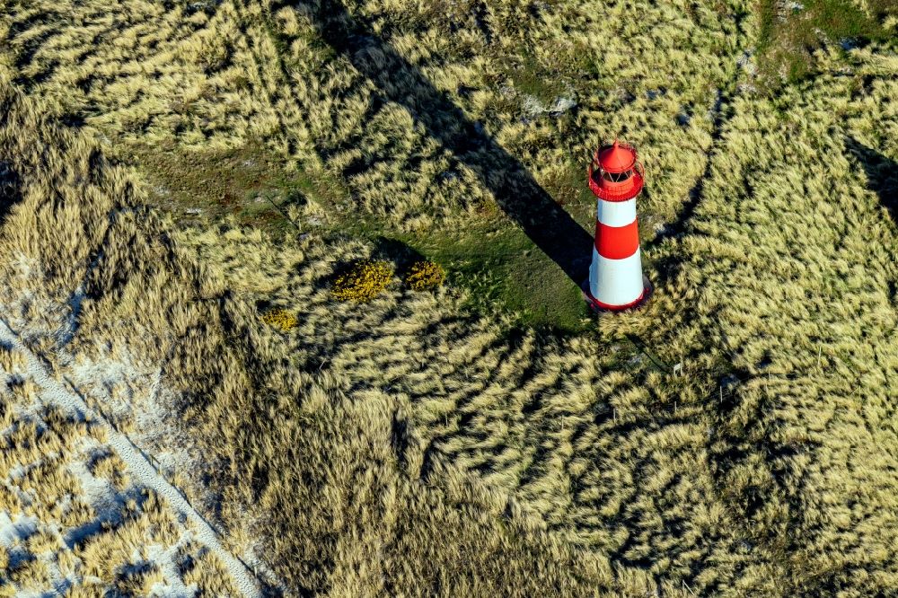 Luftbild List - Leuchtturm als historisches Seefahrtszeichen List Ost in List auf der Insel Sylt im Bundesland Schleswig-Holstein, Deutschland