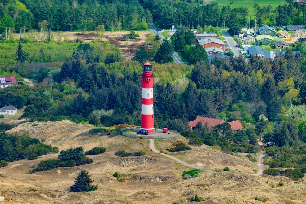 Luftbild Nebel - Leuchtturm als historisches Seefahrtzeichen Amrum in Nebel auf Amrum im Bundesland Schleswig-Holstein, Deutschland
