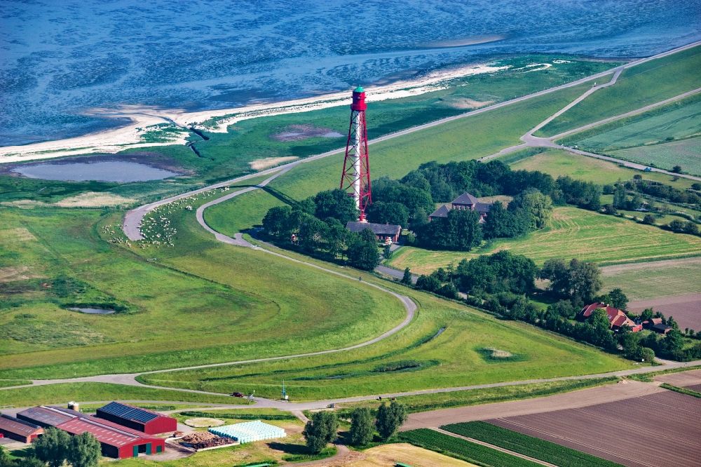 Luftaufnahme Krummhörn - Leuchtturm als historisches Seefahrtzeichen Campener Leuchtturm in Krummhörn im Bundesland Niedersachsen, Deutschland