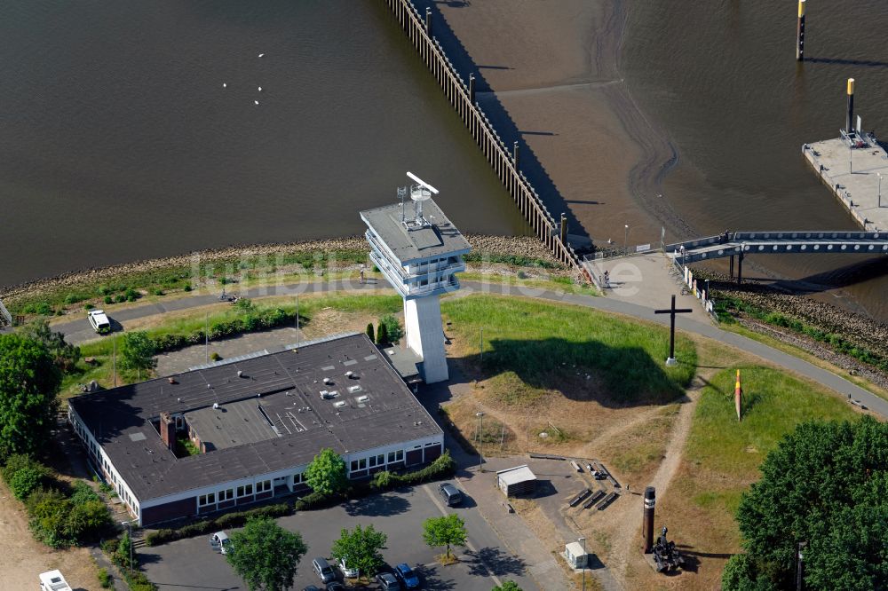 Bremen aus der Vogelperspektive: Leuchtturm als Seefahrtszeichen Zum Lankenauer Höft an der Weser in Bremen, Deutschland