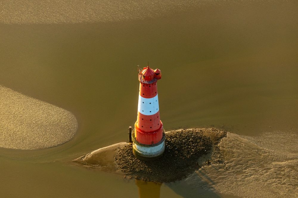 Luftaufnahme Wilhelmshaven - Leuchtturm Arngast ein Seefahrtzeichen im Jadebusen Südlich von Wilhelmshaven in Niedersachsen, Deutschland
