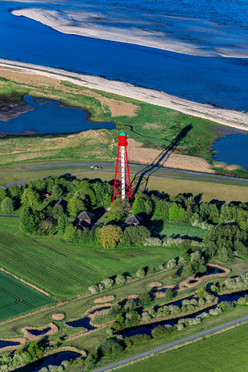 Luftbild Krummhörn - Leuchtturm Campener Leuchtturm in Krummhörn im Bundesland Niedersachsen, Deutschland