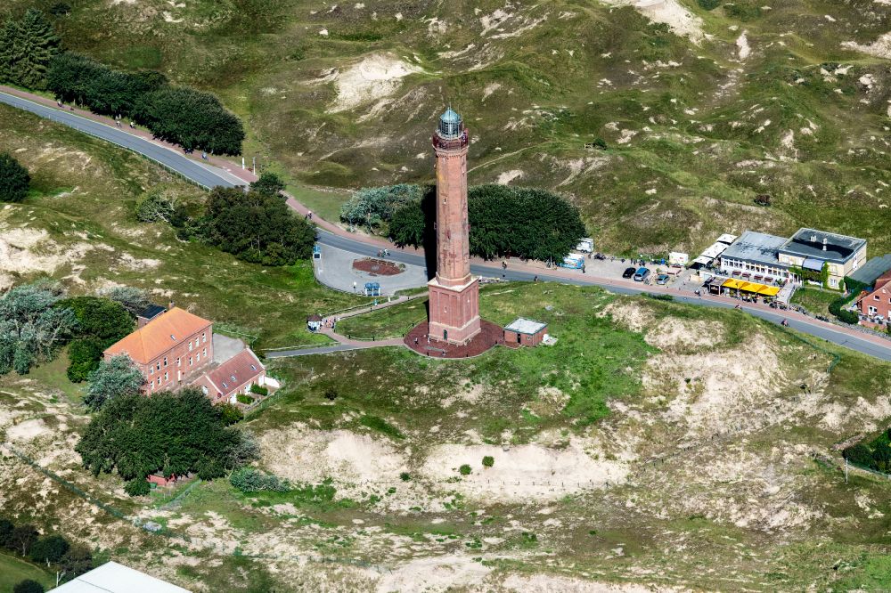 Luftbild Norderney - Leuchtturm in der Dünenlandschaft der Insel Norderney im Bundesland Niedersachsen