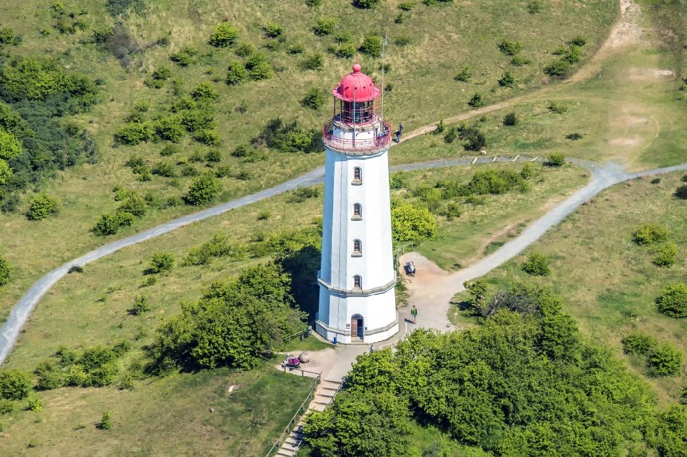 Luftbild Insel Hiddensee - Leuchtturm Dornbusch als historisches Seefahrtszeichen im Küstenbereich der Ostsee in Insel Hiddensee im Bundesland Mecklenburg-Vorpommern