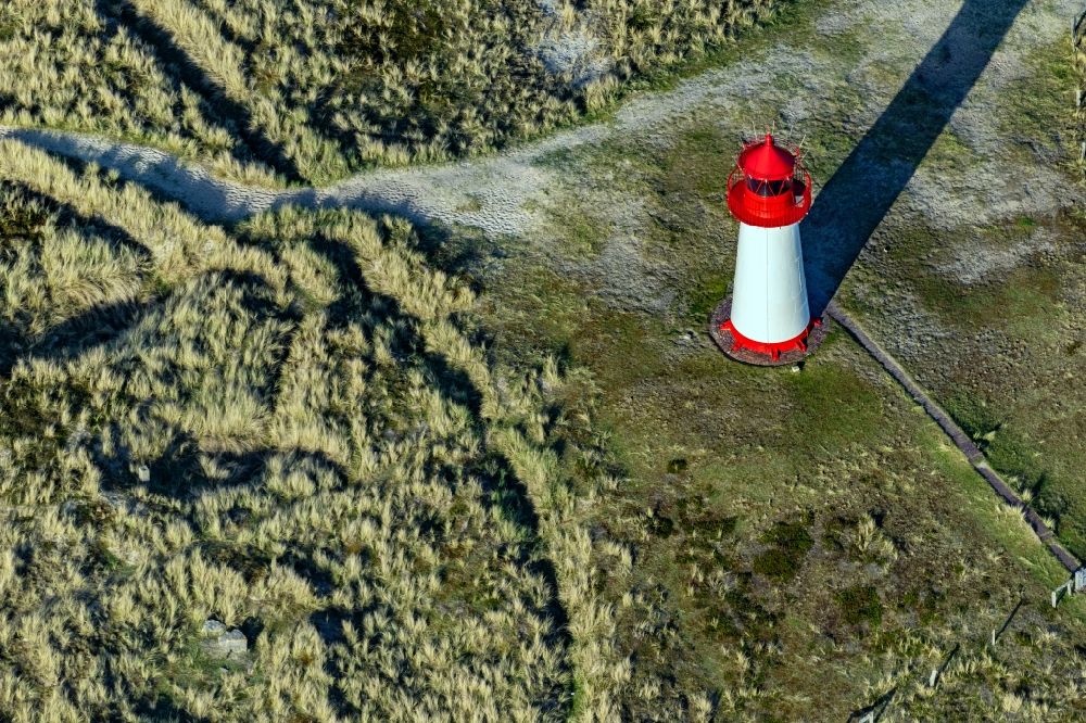Luftbild List - Leuchtturm List West als historisches Seefahrtzeichen im Küstenbereich in List auf der Insel Sylt im Bundesland Schleswig-Holstein, Deutschland