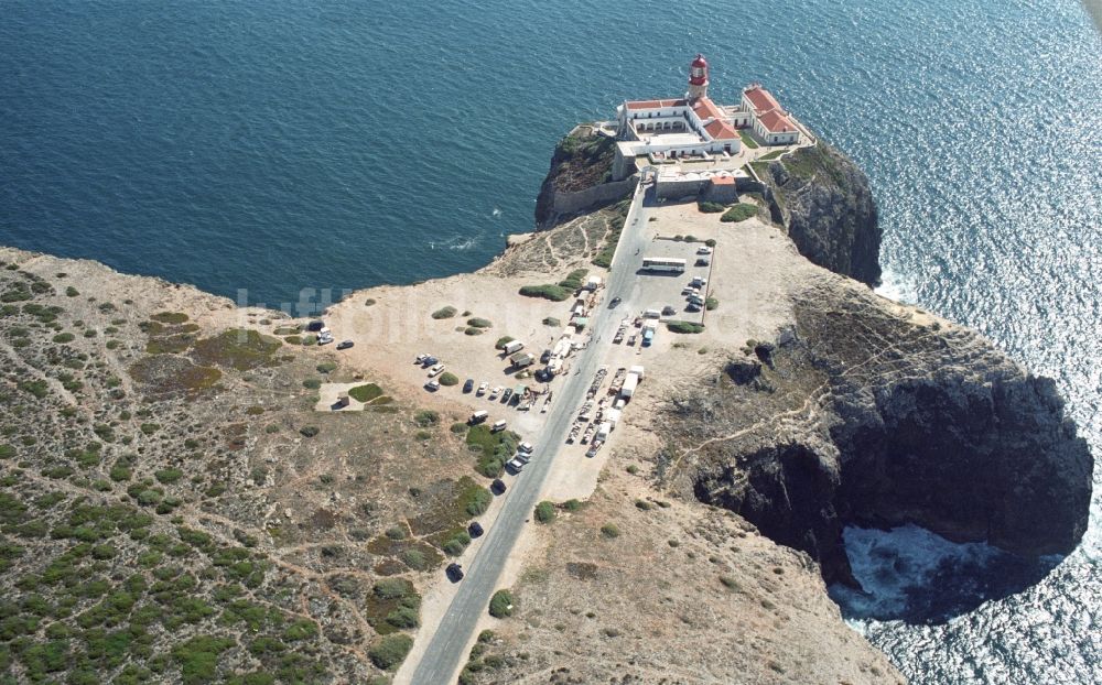 Luftaufnahme Sagres - Leuchtturm auf der Südwestspitze des europäischen Festlands - Cabo de São Vicente bei Sagres in Portugal