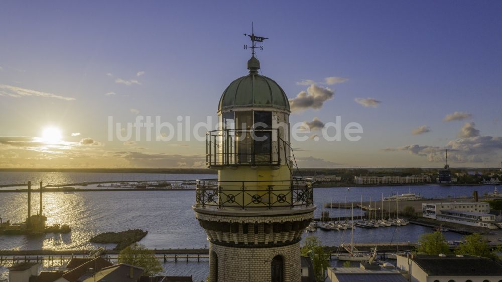Luftaufnahme Rostock - Leuchtturm in Warnemünde in Rostock im Bundesland Mecklenburg-Vorpommern, Deutschland