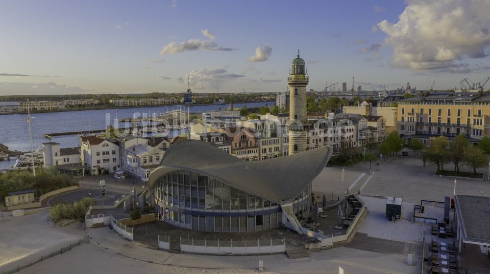 Rostock aus der Vogelperspektive: Leuchtturm in Warnemünde in Rostock im Bundesland Mecklenburg-Vorpommern, Deutschland