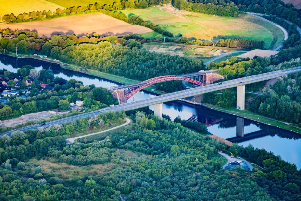 Luftaufnahme Kiel - Levensauer Hochbrücke im Norden von Kiel im Bundesland Schleswig-Holstein