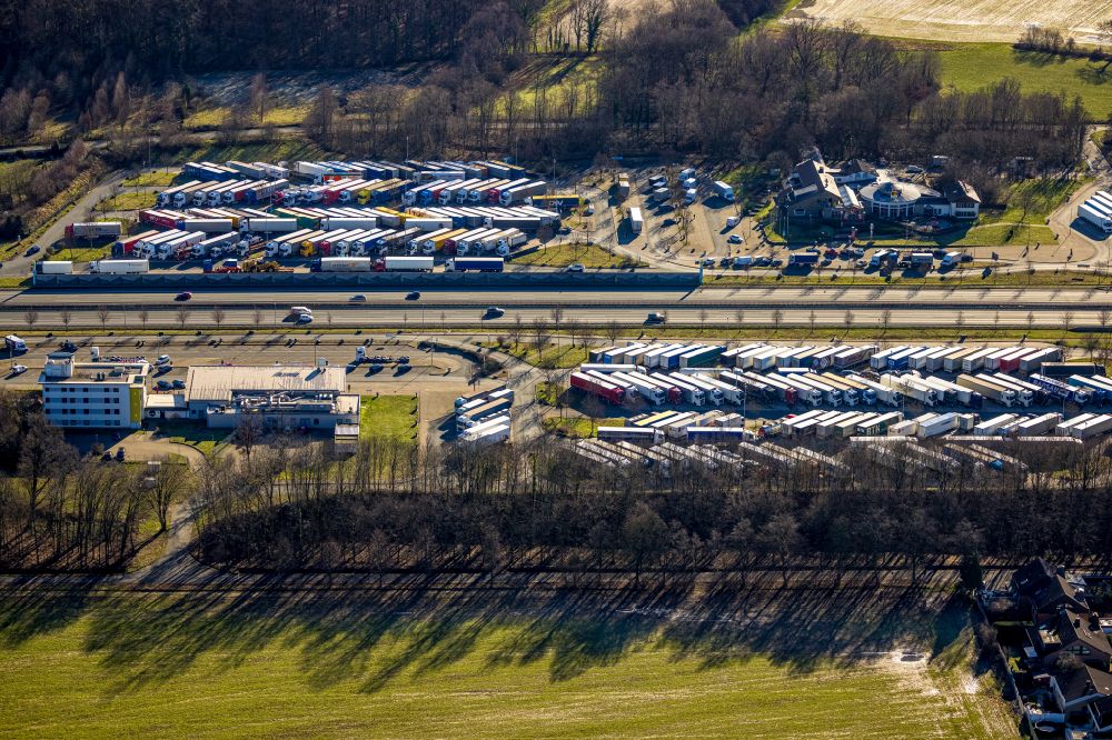 Luftbild Hamm - LKW- Abstellflächen an der Autobahn- Raststätte der BAB A2 am Rastplatz in Rhynern im Bundesland Nordrhein-Westfalen, Deutschland