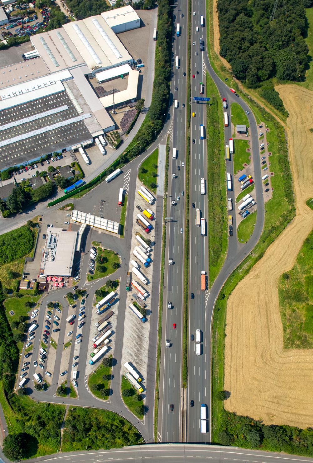 Fuhlenbrock von oben - LKW- Abstellflächen an der Autobahn- Raststätte und Parkplatz der BAB A2 in Fuhlenbrock im Bundesland Nordrhein-Westfalen, Deutschland