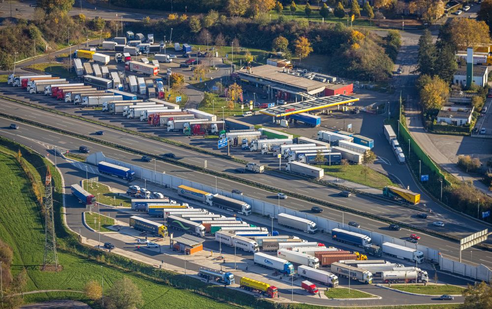 Luftbild Fuhlenbrock - LKW- Abstellflächen an der Autobahn- Raststätte und Parkplatz der BAB A2 in Fuhlenbrock im Bundesland Nordrhein-Westfalen, Deutschland