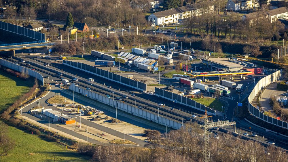 Luftaufnahme Fuhlenbrock - LKW- Abstellflächen an der Autobahn- Raststätte und Parkplatz der BAB A2 in Fuhlenbrock im Bundesland Nordrhein-Westfalen, Deutschland