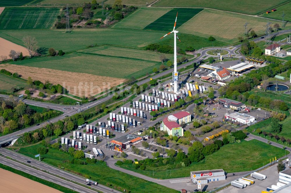 Luftbild Herbolzheim - LKW- Abstellflächen an der Autobahn- Raststätte und Parkplatz der BAB A5 in Herbolzheim im Bundesland Baden-Württemberg, Deutschland