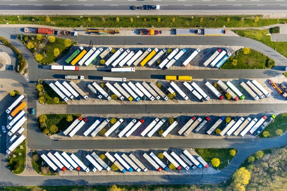 Luftbild Hamm - LKW- Abstellflächen an der Autobahn- Raststätte und Parkplatz der BAB A 2 Rastplatz Hamm-Rhynern Nord in Hamm im Bundesland Nordrhein-Westfalen