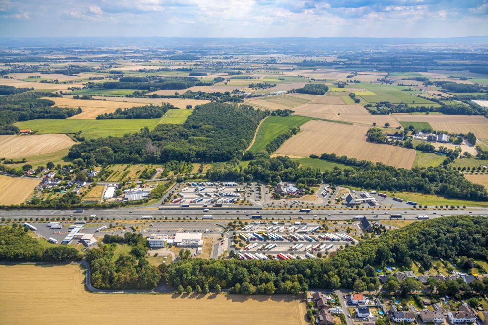 Luftbild Hamm - LKW- Abstellflächen an der Autobahn- Raststätte und Parkplatz der BAB A 2 Rastplatz Hamm-Rhynern Nord in Hamm im Bundesland Nordrhein-Westfalen