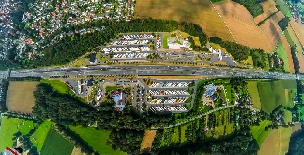 Hamm von oben - LKW- Abstellflächen an der Autobahn- Raststätte und Parkplatz der BAB A 2 am Rastplatz in Rhynern im Bundesland Nordrhein-Westfalen, Deutschland