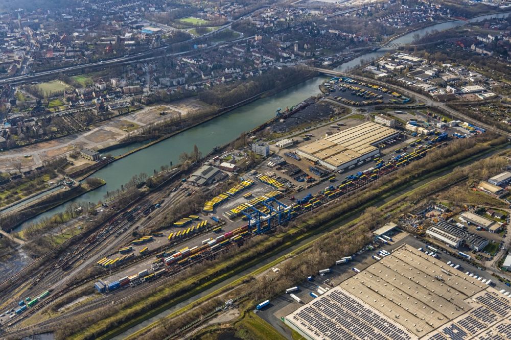 Luftaufnahme Herne - LKW- Abstellflächen der Müller – Die lila Logistik GmbH & Co. KG in Herne im Bundesland Nordrhein-Westfalen, Deutschland