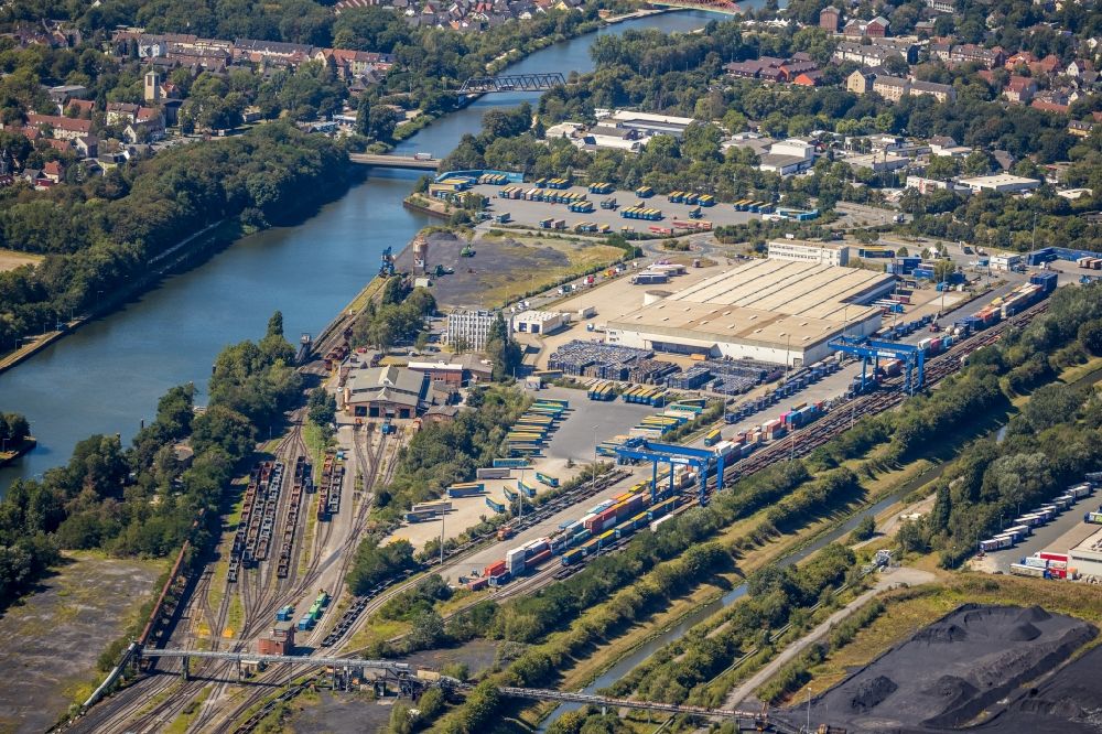 Herne von oben - LKW- Abstellflächen der Müller – Die lila Logistik GmbH & Co. KG in Herne im Bundesland Nordrhein-Westfalen, Deutschland