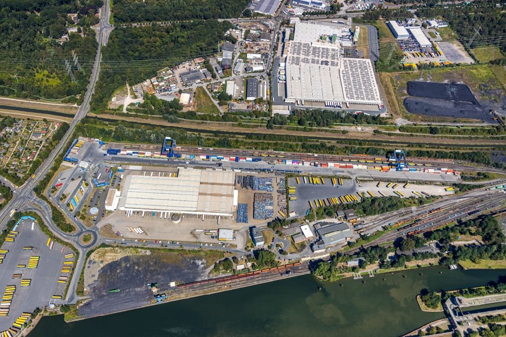 Herne von oben - LKW- Abstellflächen der Müller – Die lila Logistik GmbH & Co. KG in Herne im Bundesland Nordrhein-Westfalen, Deutschland
