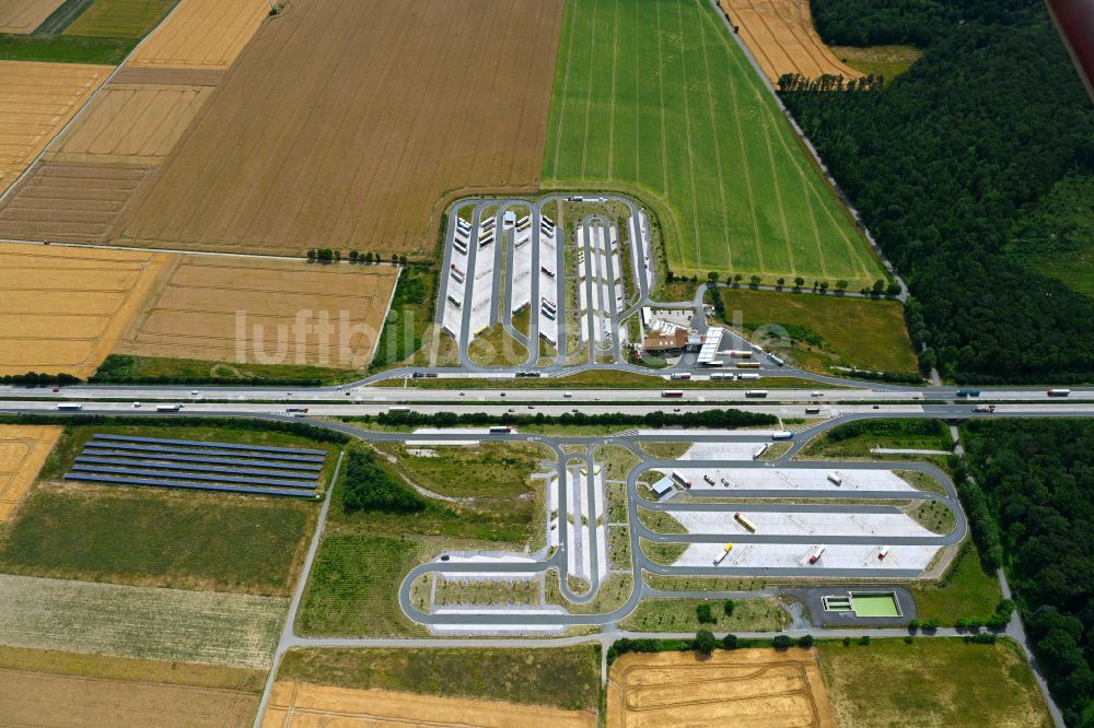 Luftbild Geseke - LKW- Abstellflächen an der Tank- und Rastanlage der BAB A44 - Raststätte Hellweg in Geseke im Bundesland Nordrhein-Westfalen, Deutschland