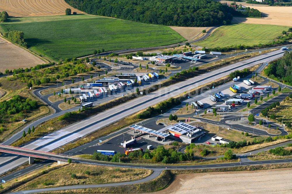 Luftbild Mellrichstadt - LKW- Abstellflächen an der Tank- und Rastanlage der BAB A71 Serways Raststätte Mellrichstädter Höhe in Mellrichstadt im Bundesland Bayern, Deutschland