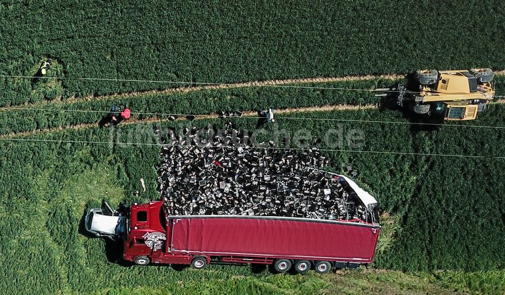 Caaschwitz aus der Vogelperspektive: LKW Unfallstelle durch Zusammenstoß mit PKW in Caaschwitz im Bundesland Thüringen, Deutschland
