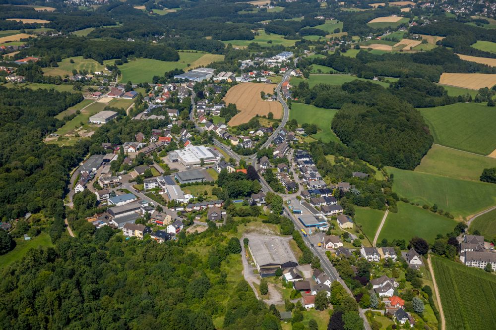Hasslinghausen aus der Vogelperspektive: Ländliches Industrie- und Gewerbegebiet in Hasslinghausen im Bundesland Nordrhein-Westfalen, Deutschland