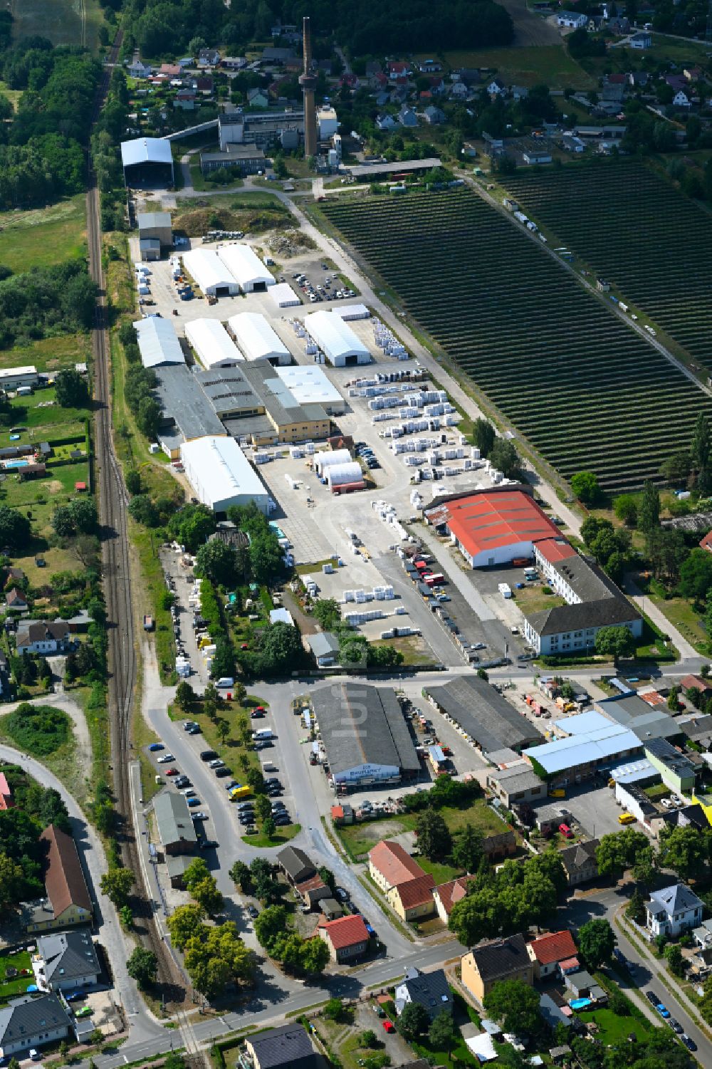Luftaufnahme Klosterfelde - Ländliches Industrie- und Gewerbegebiet in Klosterfelde im Bundesland Brandenburg, Deutschland