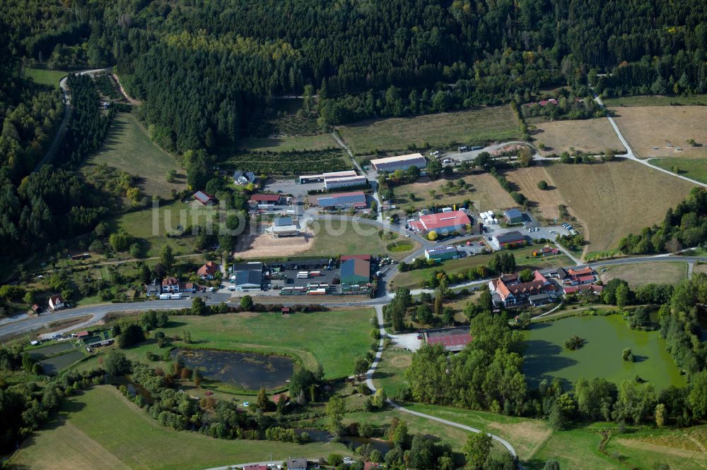 Rieneck von oben - Ländliches Industrie- und Gewerbegebiet in Rieneck im Bundesland Bayern, Deutschland