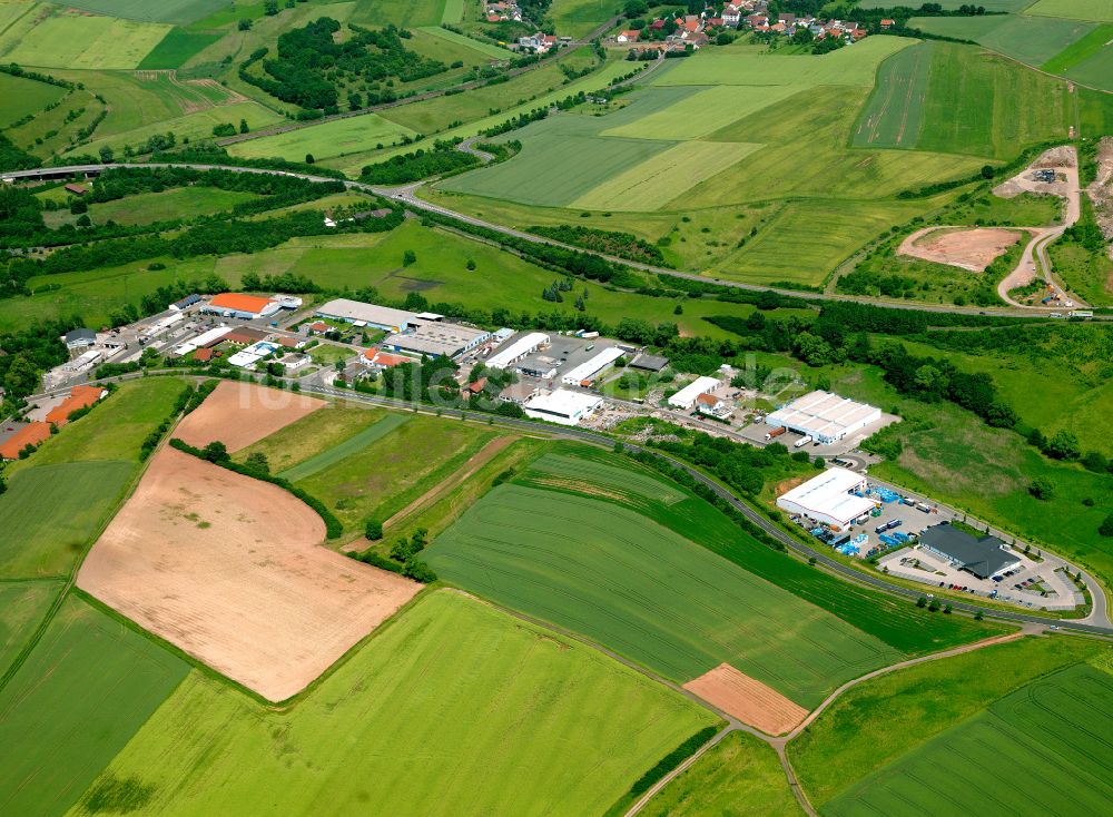 Winnweiler von oben - Ländliches Industrie- und Gewerbegebiet in Winnweiler im Bundesland Rheinland-Pfalz, Deutschland
