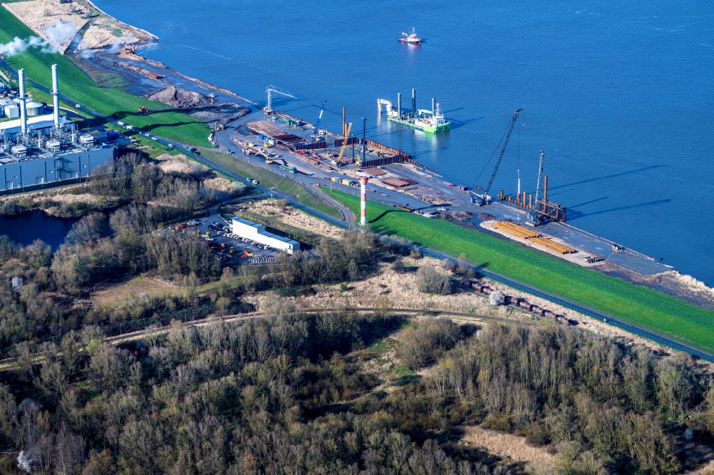 Luftbild Stade - LNG Flüssiggas Terminal und AOS Raffinerie- Werksgelände in Stade im Bundesland Niedersachsen, Deutschland