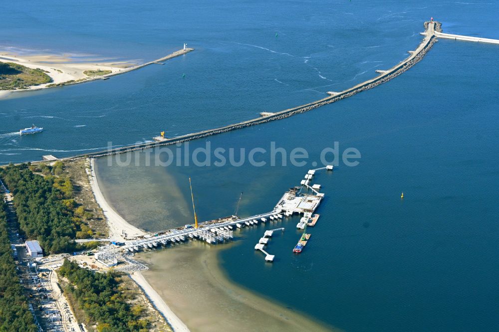 Swinemünde aus der Vogelperspektive: LNG Flüssiggas Terminal an der Ostseeküste in Swinemünde in Woiwodschaft Westpommern, Polen