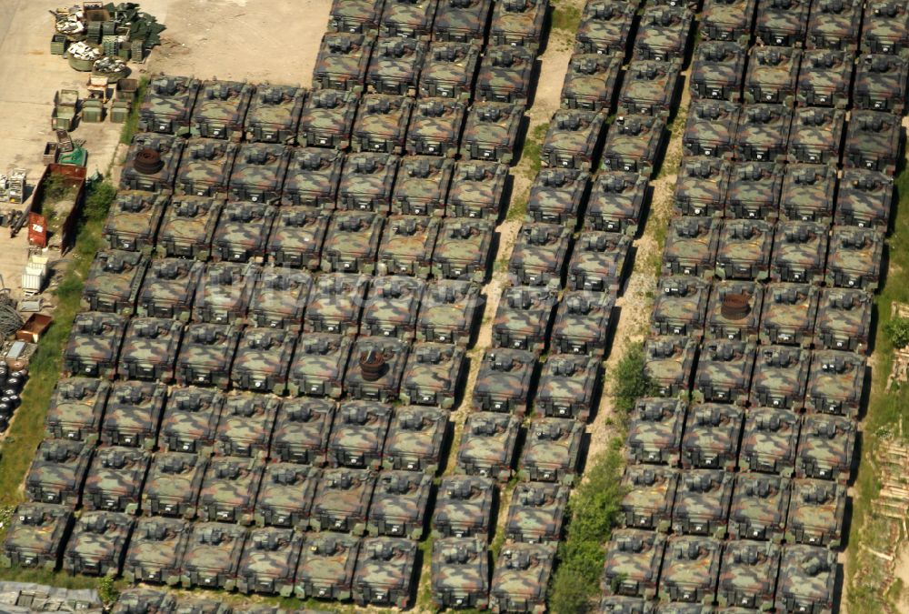 Luftaufnahme Rockensußra - Logistikhof der Schrott - Recycling- Sortieranlage Panzer- Verschrottung in Rockensußra im Bundesland Thüringen, Deutschland