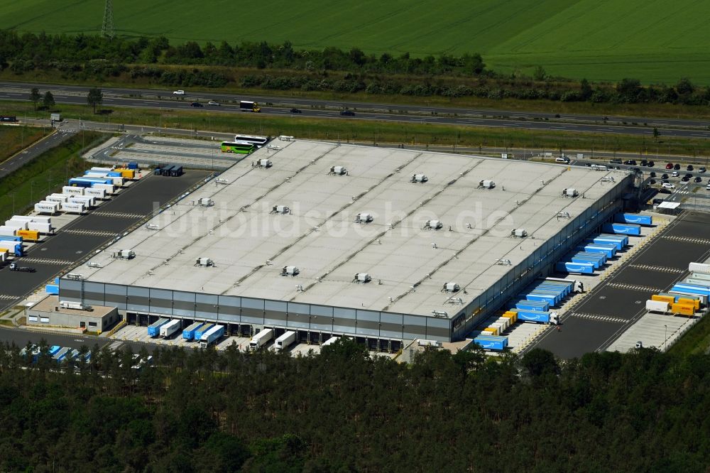 Kiekebusch aus der Vogelperspektive: Logistikzentrum des Internethändlers Amazon in Kiekebusch im Bundesland Brandenburg, Deutschland